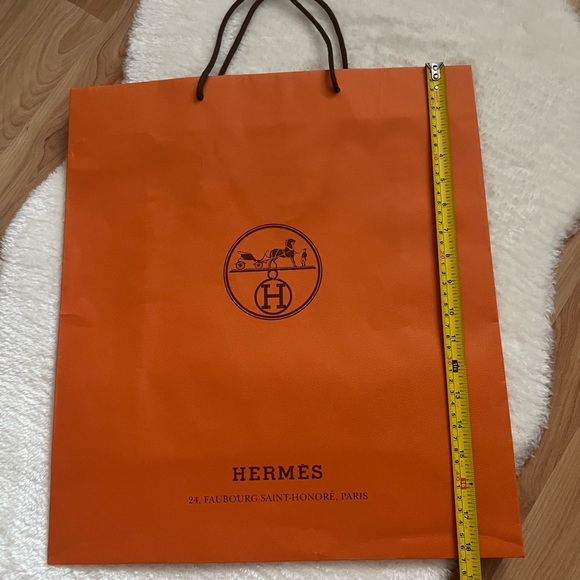 Hermes paper bags various sizes; see screenshots for sizes. - Picture 4 of 9